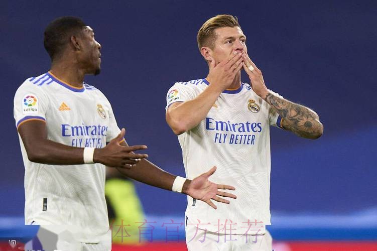 西甲-克罗斯本泽马破门 皇马2-1暂登顶!法尔考进球 西甲-克罗斯本泽马破门 皇马2-1暂登顶!法尔考进球