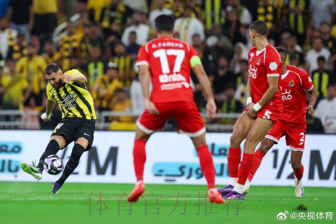 格拉纳达主帅:阻止本泽马的唯一方法就是签下他 格拉纳达主帅:阻止本泽马的唯一方法就是签下他